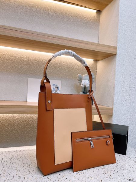 2023 l-brand 33*26cm luxury crossbody shopping bags fashion portable tote capacity women's underarm bag two-piece set
2023 l-brand 33*26cm luxury crossbody shopping bags fashion portable tote capacity women's underarm bag two-piece set