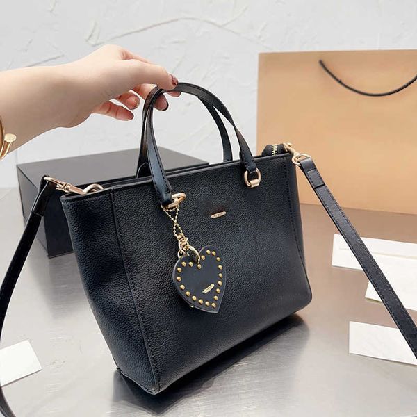designer tote bag large bag leather handbags women duffle bags fashion heart work black purse luxury shopper totes bags wallet 230303
designer tote bag large bag leather handbags women duffle bags fashion heart work black purse luxury shopper totes bags wallet 230303