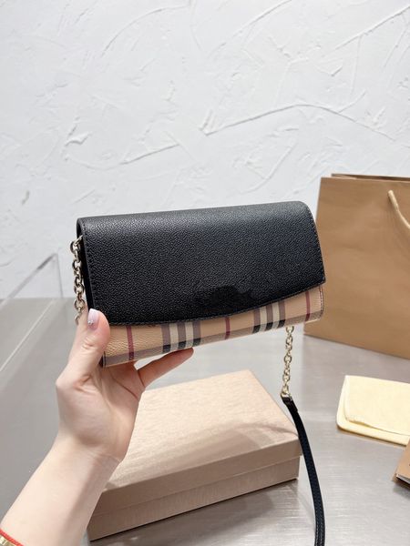 fashion women mailman bag large capacity flip chain shoulder bag metal logo internal zipper designer 5a messenger bag
fashion women mailman bag large capacity flip chain shoulder bag metal logo internal zipper designer 5a messenger bag