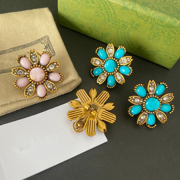 designer ear luxury earrings women classic stud earrings fashion temperament letter women jewelry earrings valentine day gift very good, Golden;silver
designer ear luxury earrings women classic stud earrings fashion temperament letter women jewelry earrings valentine day gift very good, Golden;silver