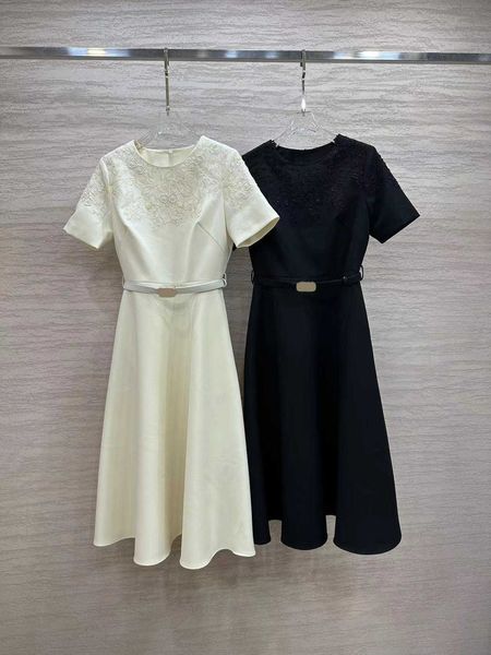 luxury dress front floral embroidery nail bead design round neck dresses back zipper design short sleeve belt maxiskit 2 colors summer dress, Black;gray
luxury dress front floral embroidery nail bead design round neck dresses back zipper design short sleeve belt maxiskit 2 colors summer dress, Black;gray