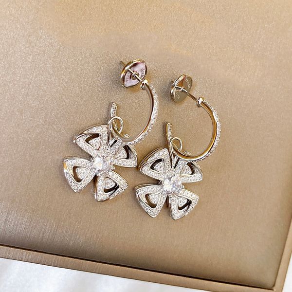 buigari flower designer dangle earrings for woman diamond highest counter quality diamond classic style exquisite gift jewelry luxury 010, White
buigari flower designer dangle earrings for woman diamond highest counter quality diamond classic style exquisite gift jewelry luxury 010, White