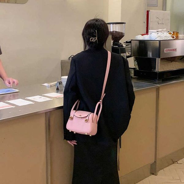 design bag shop 80% wholesale and retail classic mini lindi 2023 lychee pattern high sense s female cross msenger single shoulder portable s
design bag shop 80% wholesale and retail classic mini lindi 2023 lychee pattern high sense s female cross msenger single shoulder portable s