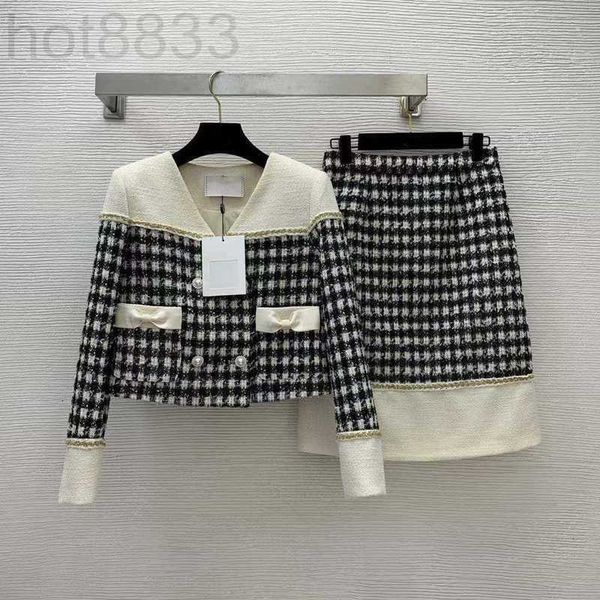 two piece dress designer luxury women's 2023 new spring v neck coat print skirts brand same style clothing 1286dq, White
two piece dress designer luxury women's 2023 new spring v neck coat print skirts brand same style clothing 1286dq, White