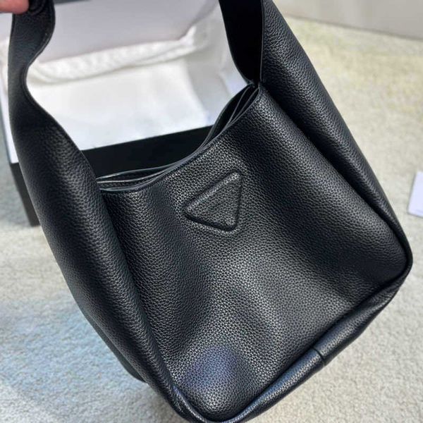 pbag triangle shopping bags totes prabag tote women luxury lightweight vegetable basket designers leather handbag messenger purse 221020
pbag triangle shopping bags totes prabag tote women luxury lightweight vegetable basket designers leather handbag messenger purse 221020