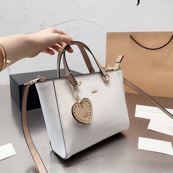 2023 designer tote bag large bag leather handbags women duffle bags fashion heart work beige purse luxury shopper totes bags wallet 230718bj
2023 designer tote bag large bag leather handbags women duffle bags fashion heart work beige purse luxury shopper totes bags wallet 230718bj