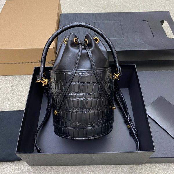 new fashion women handbag women shoulder bag messenger bags purse shopping bag cross body crossbody totes purse casual soho bag wallet
new fashion women handbag women shoulder bag messenger bags purse shopping bag cross body crossbody totes purse casual soho bag wallet