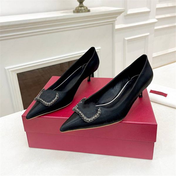 flat valentinoly fashion dress shoes women leather casual high heel metal buckle letter wedding party business shoes 03-017, Black
flat valentinoly fashion dress shoes women leather casual high heel metal buckle letter wedding party business shoes 03-017, Black
