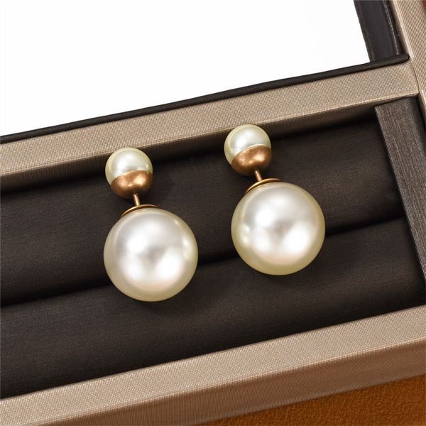 french fashion ol classic large/small pearl stud earrings advanced female niche design simple temperament all-match jewelry, Golden;silver
french fashion ol classic large/small pearl stud earrings advanced female niche design simple temperament all-match jewelry, Golden;silver