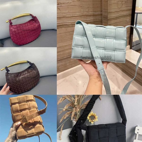 body cross bag designer wallet women leather handbags postman shoulder bags purse letter wide strap woven shopping totes fashion 2023 qualit
body cross bag designer wallet women leather handbags postman shoulder bags purse letter wide strap woven shopping totes fashion 2023 qualit
