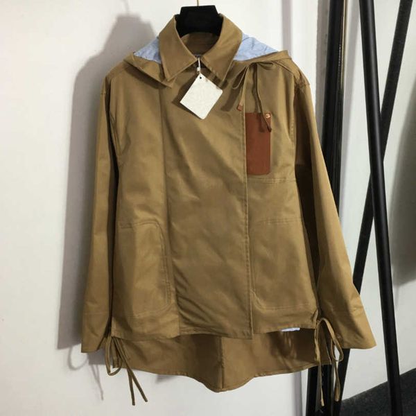 23ss designer brand women trench coat fashion splicing design short front long back lapel long sleeve hoodie short windbreaker coats the hat, Black;brown
23ss designer brand women trench coat fashion splicing design short front long back lapel long sleeve hoodie short windbreaker coats the hat, Black;brown