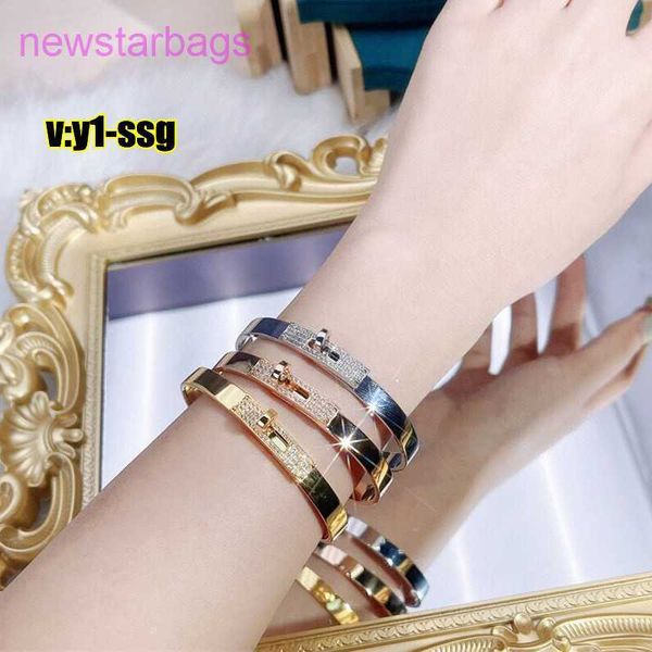 designer herms bracelet for sale new rose gold semi-diamond rotary buckle bracelet pig nose pure silver luxury female, Golden;silver
designer herms bracelet for sale new rose gold semi-diamond rotary buckle bracelet pig nose pure silver luxury female, Golden;silver