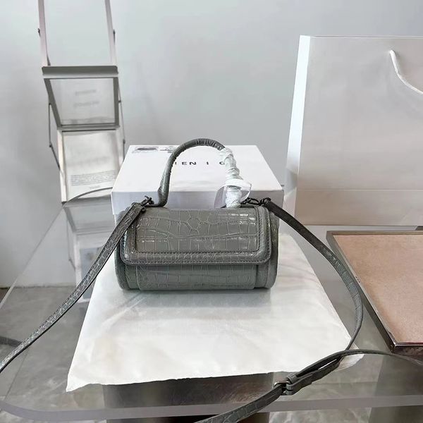 designer crocodile pattern small pillow fashion versatile magnetic buckle cylinder bag single shoulder messenger handbag women's bag, Blue;pink
designer crocodile pattern small pillow fashion versatile magnetic buckle cylinder bag single shoulder messenger handbag women's bag, Blue;pink