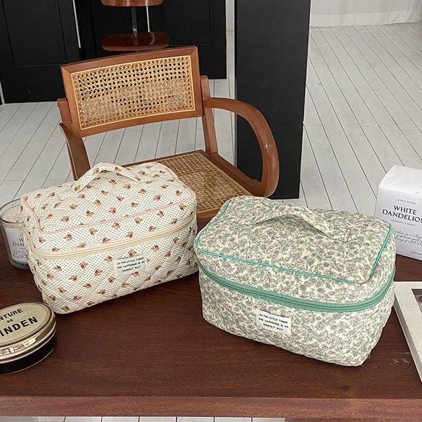 cosmetic bags cases quilted big cosmetic box portable travel toiletry storage case cotton fabric make up bag organizer necesserie pouch beau
cosmetic bags cases quilted big cosmetic box portable travel toiletry storage case cotton fabric make up bag organizer necesserie pouch beau