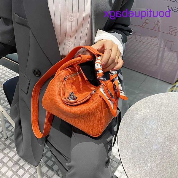 original designer lindysi bag h on ale hong kong leather women bag 2023 new fahion mini doctor cowhide portable one shoulder meenger df k2h1
original designer lindysi bag h on ale hong kong leather women bag 2023 new fahion mini doctor cowhide portable one shoulder meenger df k2h1