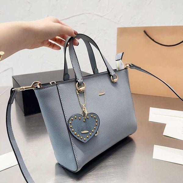 designer tote bag large bag leather handbags women duffle bags fashion heart work black purse luxury shopper totes bags wallet 230303
designer tote bag large bag leather handbags women duffle bags fashion heart work black purse luxury shopper totes bags wallet 230303