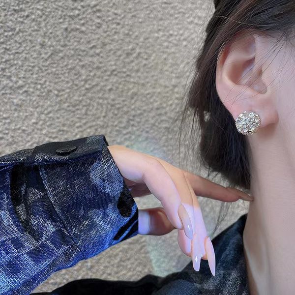 the ear apanese and korean wind magnet ear cuff small creative net red earless earrings, Silver
the ear apanese and korean wind magnet ear cuff small creative net red earless earrings, Silver