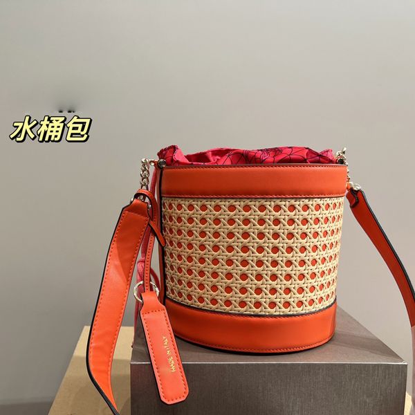 hollow out weave drawstring bags fur cross body bag bucket large capacity hand bags string closed fashion letters round pocket canvas lining
hollow out weave drawstring bags fur cross body bag bucket large capacity hand bags string closed fashion letters round pocket canvas lining