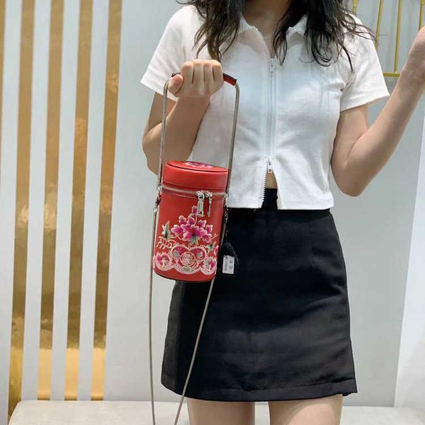 handbag cross body women's bag new chinese style embroidery with cheongsam hand-held messenger bags shoulder women's handbags desi
handbag cross body women's bag new chinese style embroidery with cheongsam hand-held messenger bags shoulder women's handbags desi