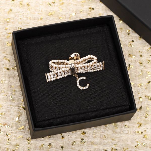 2023 luxury quality charm brooch with diamond and nature shell beads in 18k gold plated have box stamp ps3874, Golden
2023 luxury quality charm brooch with diamond and nature shell beads in 18k gold plated have box stamp ps3874, Golden