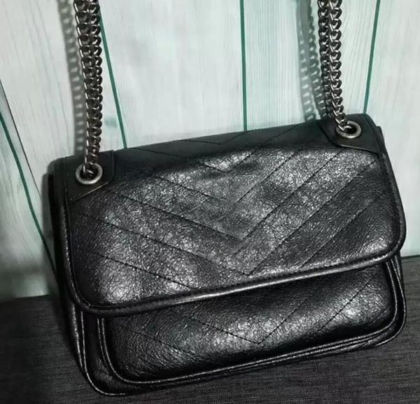 inclined shoulder bag luxury soft quilted genuine leather chain fashion bright and smooth evening handbag designer wallets makeup bag toilet
inclined shoulder bag luxury soft quilted genuine leather chain fashion bright and smooth evening handbag designer wallets makeup bag toilet