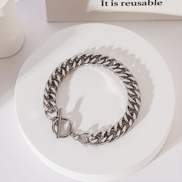 Titanium steel Cuban chain bracelet bracelet girls ins tide OT clasp men's hip hop couple cold style simple hand accessories
Titanium steel Cuban chain bracelet bracelet girls ins tide OT clasp men's hip hop couple cold style simple hand accessories