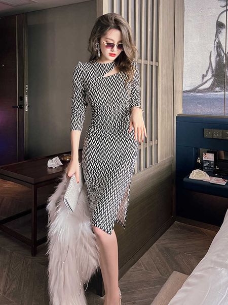 casual dresses fashion elegant office women dress oneck kneelength female clothes asymmetrical hollow plaid split bodycon skinny lady dress, Black;gray
casual dresses fashion elegant office women dress oneck kneelength female clothes asymmetrical hollow plaid split bodycon skinny lady dress, Black;gray
