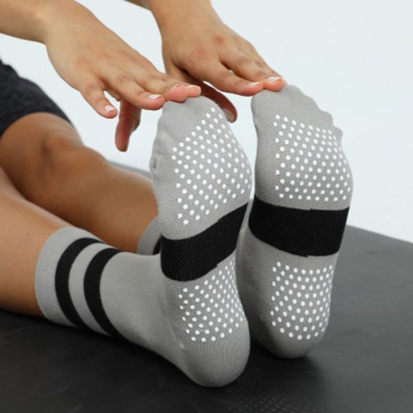 2023 new cross-border men's and lululemens women's yoga socks training non-slip pvc glue skin soft sweat-absorbing elastic straigh, Black
2023 new cross-border men's and lululemens women's yoga socks training non-slip pvc glue skin soft sweat-absorbing elastic straigh, Black