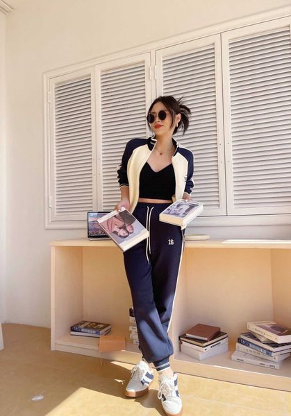 23ss brand designer sports suit women embroidered monogram zipper coat elastic-waist sweatpants sets womens clothes, Gray
23ss brand designer sports suit women embroidered monogram zipper coat elastic-waist sweatpants sets womens clothes, Gray