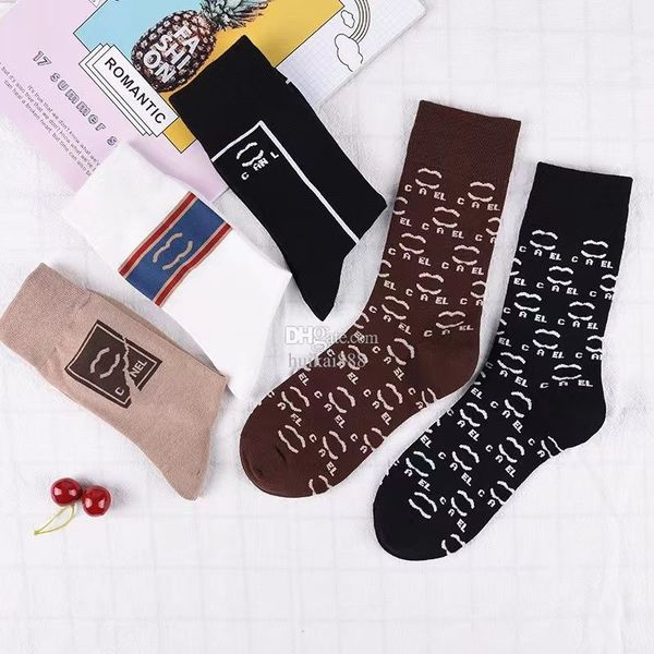 2023 letter cotton european american street trend socks men and women socks rhude couple in-tube sock n11, Black
2023 letter cotton european american street trend socks men and women socks rhude couple in-tube sock n11, Black