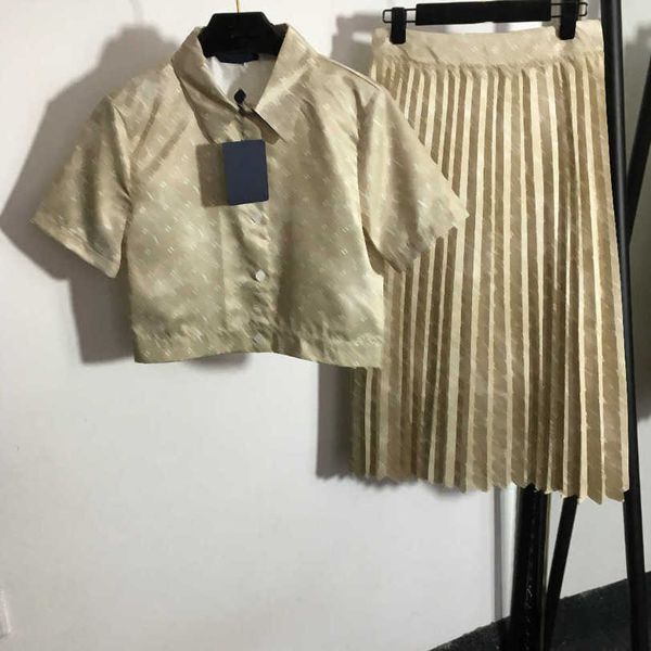 23ss brand designer women shirts skirts set logo printed short sleeve shirt high waist pleated half skirt set womens clothing a1, White
23ss brand designer women shirts skirts set logo printed short sleeve shirt high waist pleated half skirt set womens clothing a1, White