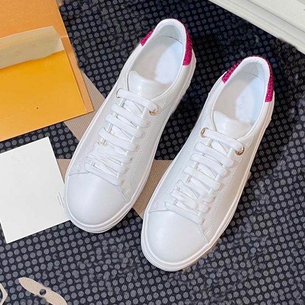 luxury brand designer of sports flat shoes 2023 new women's fashion break unique small white shoes with diamond tail leather sneakers s
luxury brand designer of sports flat shoes 2023 new women's fashion break unique small white shoes with diamond tail leather sneakers s
