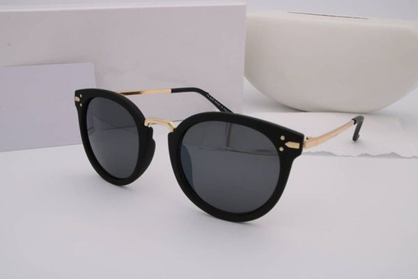 fashion designer sunglasses classic eyeglasses goggle outdoor beach sun glasses for man woman 7 color optional triangular signature s41373, White;black
fashion designer sunglasses classic eyeglasses goggle outdoor beach sun glasses for man woman 7 color optional triangular signature s41373, White;black