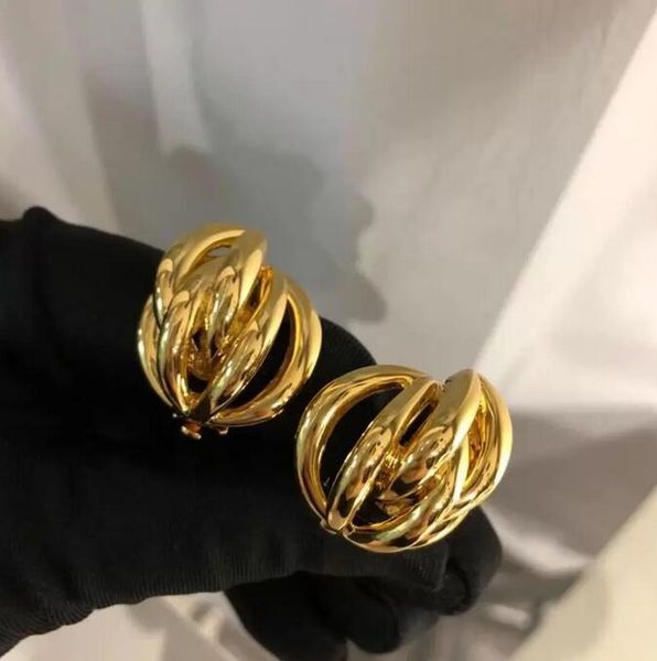 fashion brand designer gold color earrings stud temperament celebrities ins style earring bijoux for women lady famous jewelry party wedding, Golden;silver
fashion brand designer gold color earrings stud temperament celebrities ins style earring bijoux for women lady famous jewelry party wedding, Golden;silver