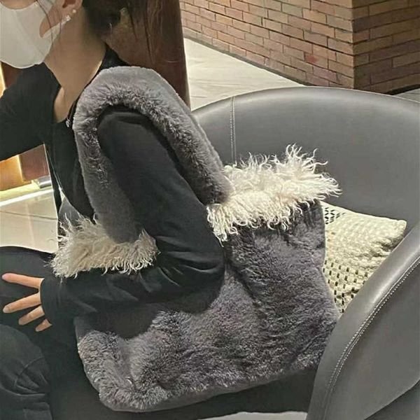 fashion soft plush women handbags faux fur ladies messenger shoulder bags winter solid color female clutch purse bag 230304
fashion soft plush women handbags faux fur ladies messenger shoulder bags winter solid color female clutch purse bag 230304