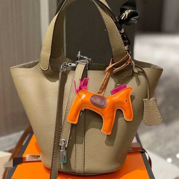 tote 2023 he bags picotin women lychee locks basket handbag designer grain cow leather bag purse fashion totes handbags 18cm 46p0cvn hijj
tote 2023 he bags picotin women lychee locks basket handbag designer grain cow leather bag purse fashion totes handbags 18cm 46p0cvn hijj
