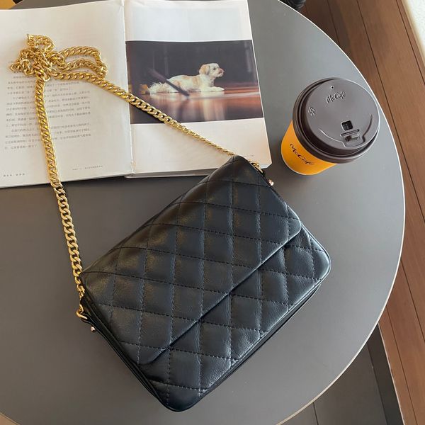 7a designer bag mirror quality black genuine leather handbags gold big logo women flap purse
7a designer bag mirror quality black genuine leather handbags gold big logo women flap purse
