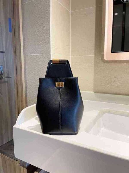 fbag shoulder bags fashion all-women winter new clutch pure color cups brand design crossbody wallet 1127
fbag shoulder bags fashion all-women winter new clutch pure color cups brand design crossbody wallet 1127