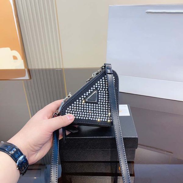 cosmetic bags cases wallet designer womens mini triangle bag classic fashion mens crossbody bag leather embossed luxury shoulder bag
cosmetic bags cases wallet designer womens mini triangle bag classic fashion mens crossbody bag leather embossed luxury shoulder bag