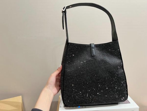 women hobo bags diamond axillary handbag shoulder nylon pearlite sequins bag luxury designer purse glitter handbags purse
women hobo bags diamond axillary handbag shoulder nylon pearlite sequins bag luxury designer purse glitter handbags purse
