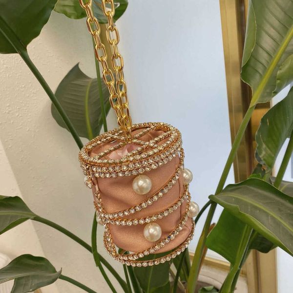 diamonds tassel evening clutch bag women luxury designer chain metal ring handle shiny crystal bucket purse bridal wedding party 230304
diamonds tassel evening clutch bag women luxury designer chain metal ring handle shiny crystal bucket purse bridal wedding party 230304