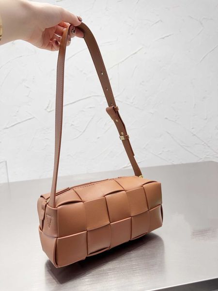 2023 designer woven bag fashion shoulder bags women shoulder bags summer beach crossbody bag pu leather totes sac
2023 designer woven bag fashion shoulder bags women shoulder bags summer beach crossbody bag pu leather totes sac