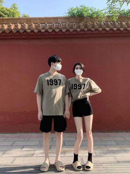 designer luxury 1977 classic spring summer couple's t-shirt short sleeve men and women letter fashion versatile trend loose round neck, Black;brown
designer luxury 1977 classic spring summer couple's t-shirt short sleeve men and women letter fashion versatile trend loose round neck, Black;brown