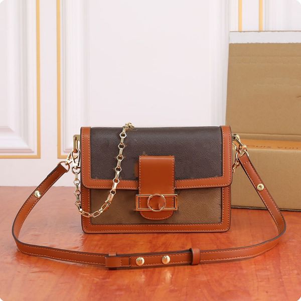 the shoulder bag is equipped with chain shoulder straps, and the handbag is traditional in modern style, which is the first choice for canva
the shoulder bag is equipped with chain shoulder straps, and the handbag is traditional in modern style, which is the first choice for canva