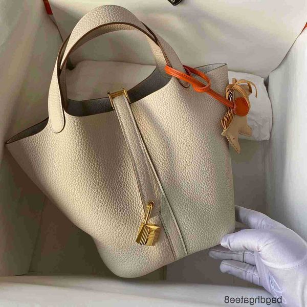 original designer purse head 2023 bucket picotin bags locks basket shoulder lychee pattern bag layer he versatile high class handbag 70wxcvn
original designer purse head 2023 bucket picotin bags locks basket shoulder lychee pattern bag layer he versatile high class handbag 70wxcvn