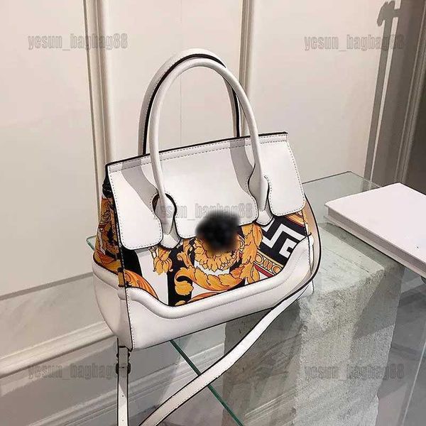 luxury designer handbag versages tote bag female high-capacity crossbody bag shoulder lady wallet messenger handbag 28cm/25cm/15cm
luxury designer handbag versages tote bag female high-capacity crossbody bag shoulder lady wallet messenger handbag 28cm/25cm/15cm