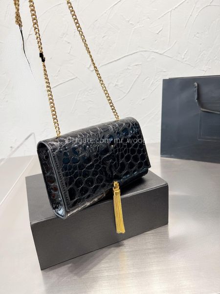 fashionable women bag luxury designer bag one-shoulder carrying cross-arm chain crocodile large capacity space
fashionable women bag luxury designer bag one-shoulder carrying cross-arm chain crocodile large capacity space