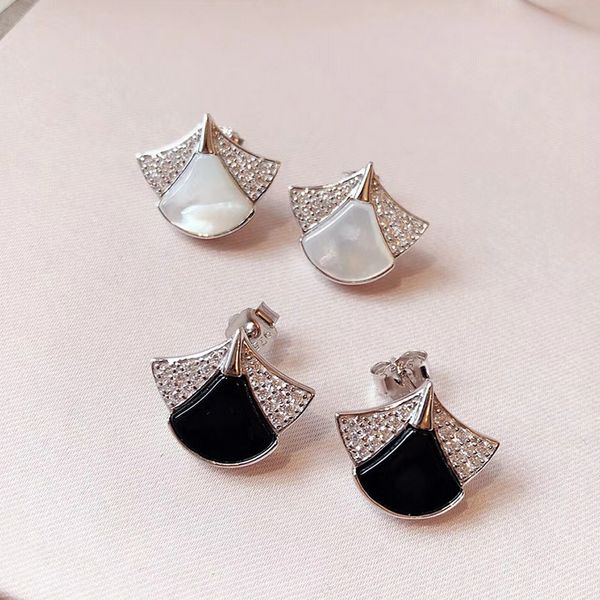 buigari diva fan shaped designer dangle earrings for woman diamond white fritillaria official reproductions sterling silver classic style pr
buigari diva fan shaped designer dangle earrings for woman diamond white fritillaria official reproductions sterling silver classic style pr