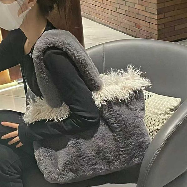 fashion soft plush women handbags faux fur ladies messenger shoulder bags winter solid color female clutch purse bag 230304 230220
fashion soft plush women handbags faux fur ladies messenger shoulder bags winter solid color female clutch purse bag 230304 230220