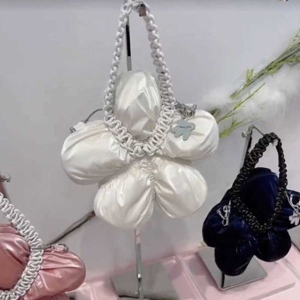 tote bag fairy bag down french space cotton sponge flower pleated chain single shoulder cross female 230304
tote bag fairy bag down french space cotton sponge flower pleated chain single shoulder cross female 230304